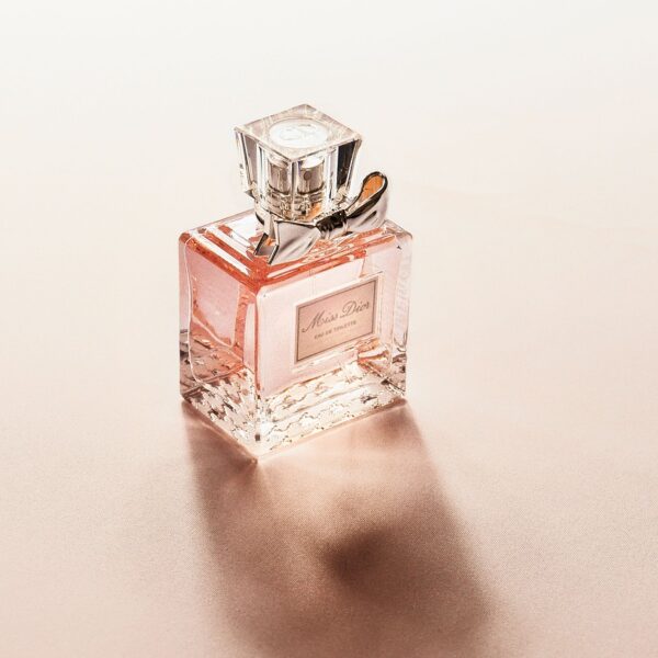 perfume, bottle, fragrance-2574073.jpg